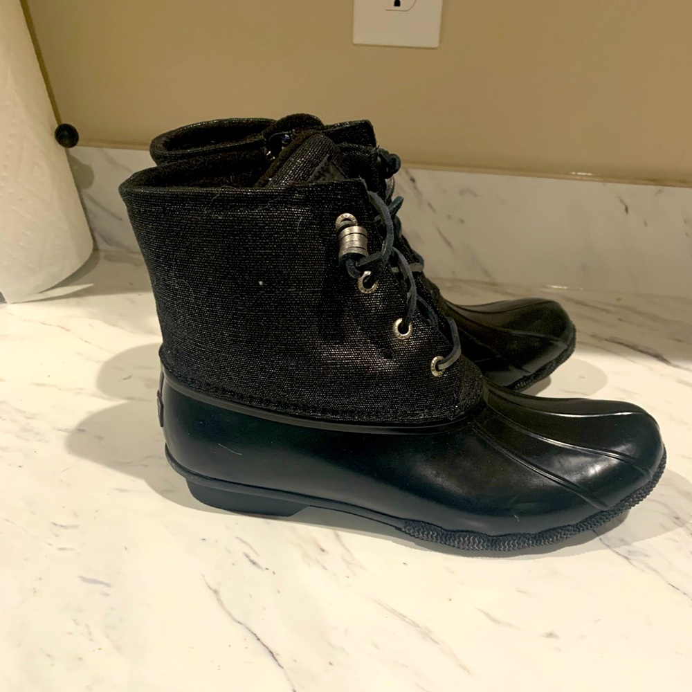 New Sperry duck/rain boots. Sz 9.5. Black glitter